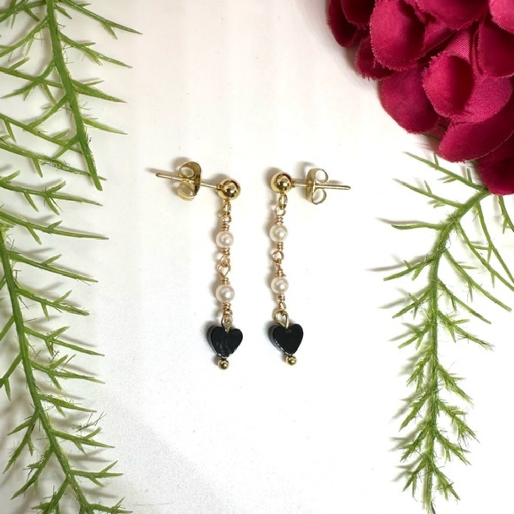 NEW⚜️Onyx & Freshwater Pearl Charm Earrings